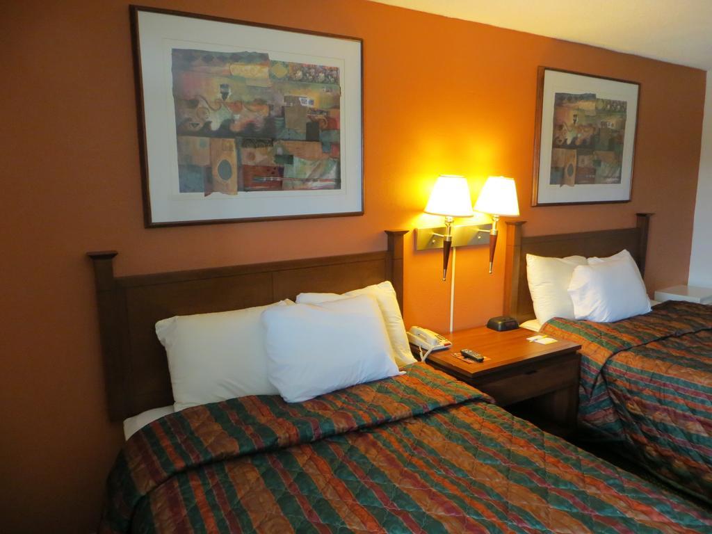 Days Inn By Wyndham Elk Grove Village O'Hare Airport West Exterior photo